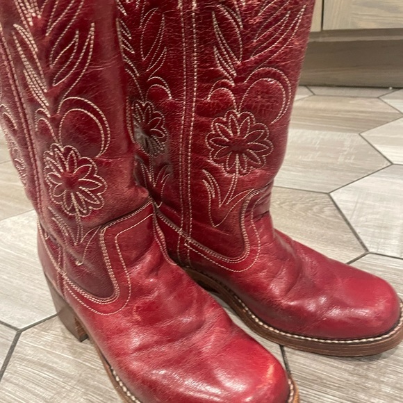 Frye Shoes - FRYE Vintage Campus Red Leather Floral Chunky Cowgirl Western Boots - size 8